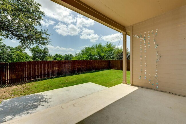 Building Photo - 101 Split Oak Dr