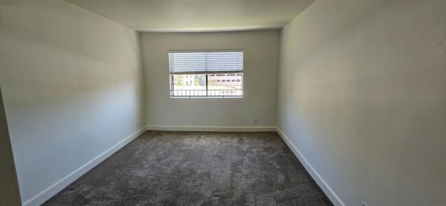 Building Photo - 10982 Roebling Ave