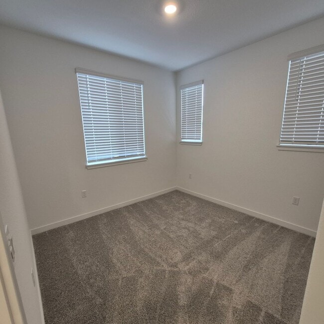 Building Photo - Brand New 4 Bedroom Home in Lennar's Cyan Community