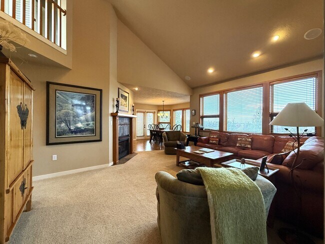 Building Photo - WINTER SPECIAL DISCOUNTED $500 PER MONTH F...