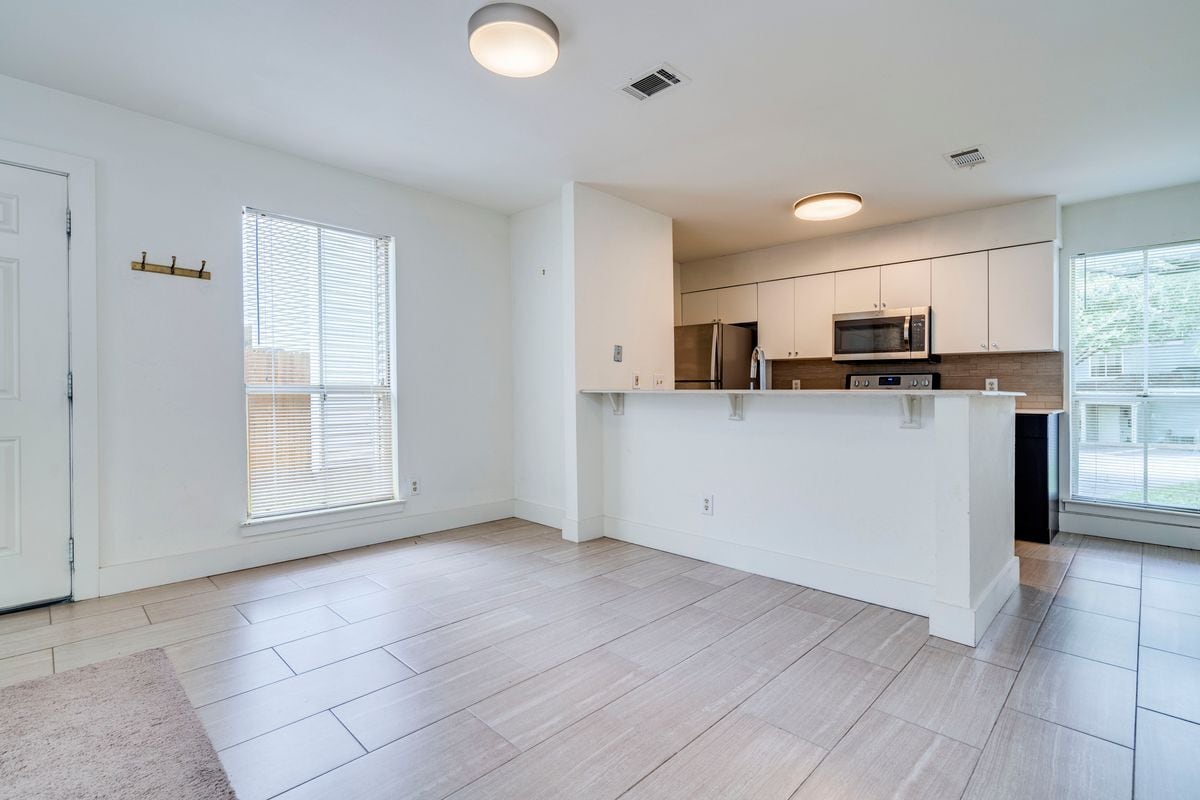 Building Photo - 6901 Old Quarry Ln