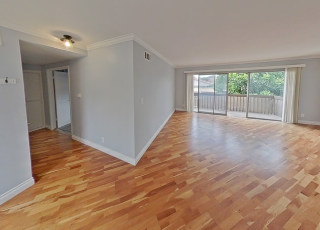 Building Photo - Spacious 1 Bedroom Condo in the Gated Park Bristol Community