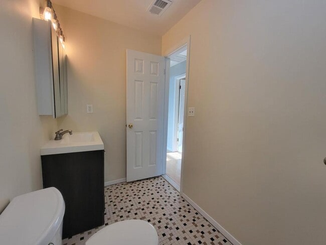 Building Photo - 62 Seabreeze Way