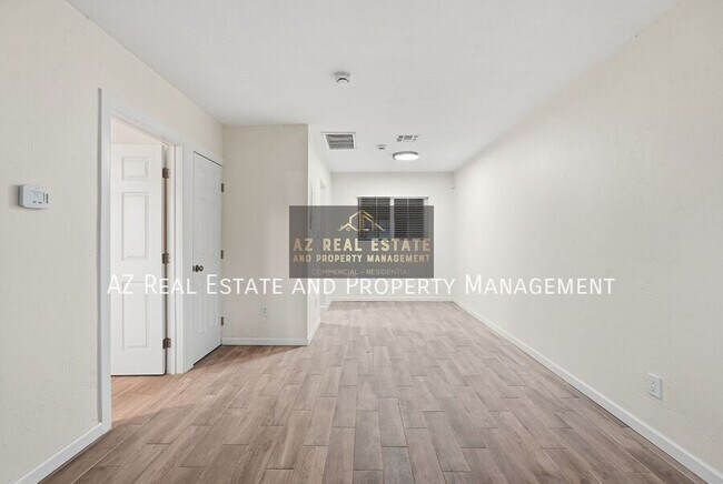 Building Photo - 1804 E Coronado Rd