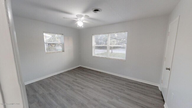 Building Photo - 449 N Waterway Dr