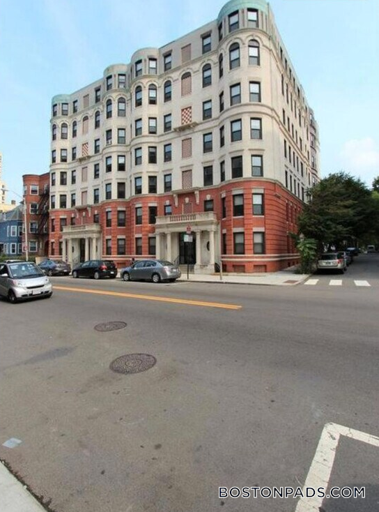 Building Photo - 881 Massachusetts Ave