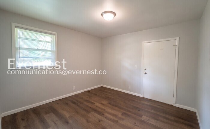 Building Photo - 3250 Cloverwood Dr