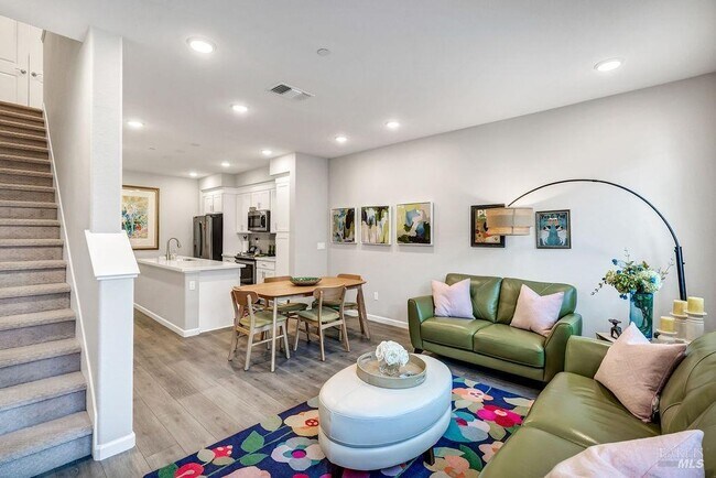 Building Photo - 327 Pear Tree Ln