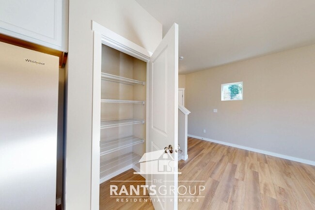 Building Photo - Leah's Landing