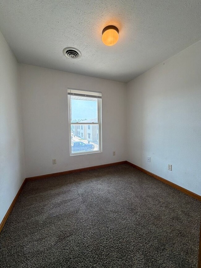 Building Photo - 269 Woodridge Ct