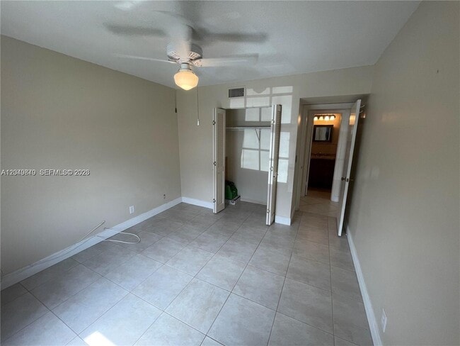 Building Photo - 110 Cypress Club Dr