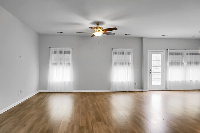 Building Photo - 210 Daniels Creek Cir