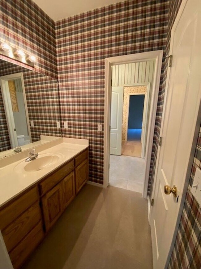 Building Photo - Available Now!!!  Union schools: 4 bedroom...