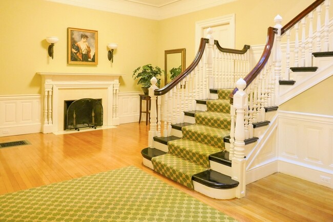 Primary Photo - 404 Marlborough St