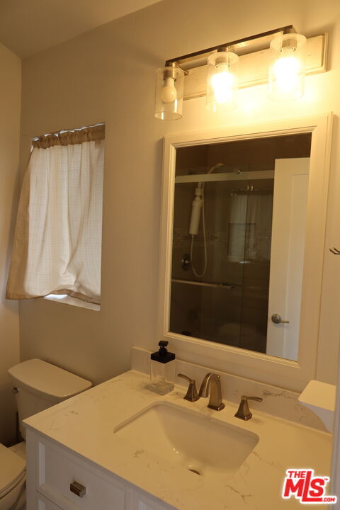 Building Photo - 944 Palm Ave