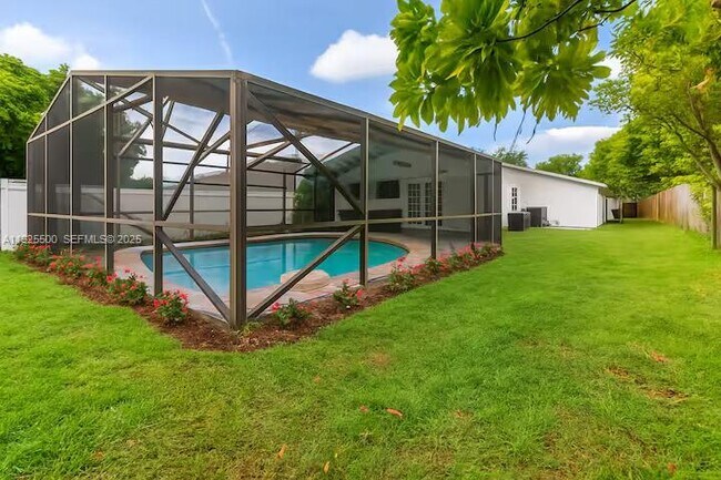 Building Photo - 909 NE 7th St