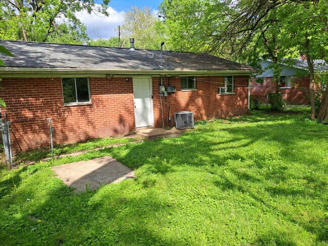 Building Photo - "3-Bedroom Oasis in Cahokia Heights – Cozy...