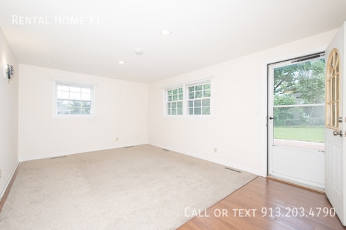 Building Photo - 9151 Somerset Dr