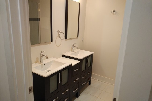 bathroom main floor - 832 N 19th St