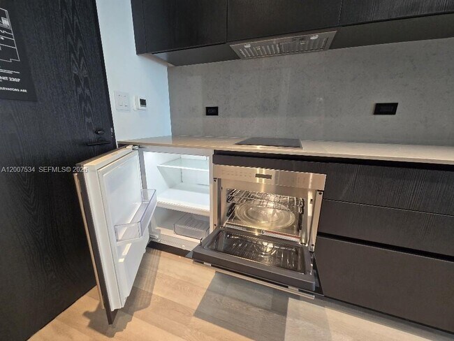 Building Photo - 20 NE 11th St