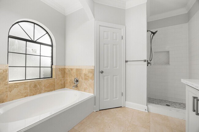 Building Photo - 15526 Cabildo Dr