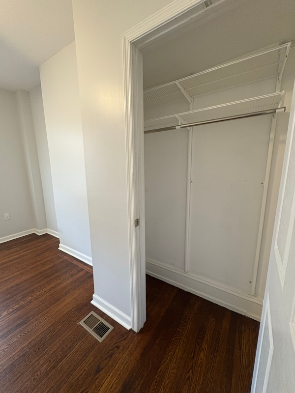 Building Photo - 5527 Pulaski Ave