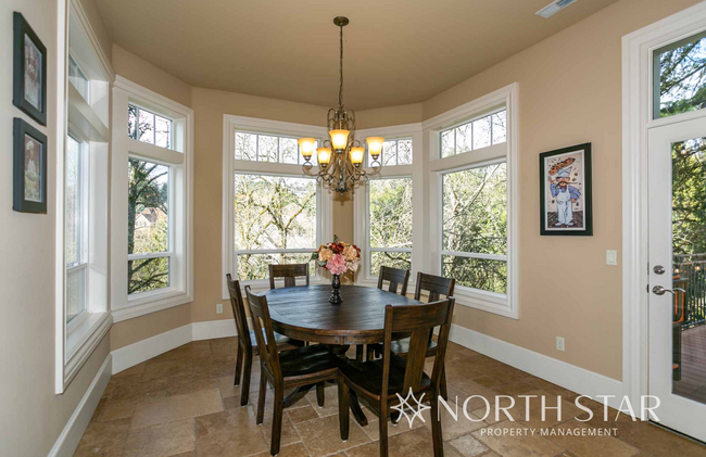 Building Photo - Stunning Home in Hidden Creek