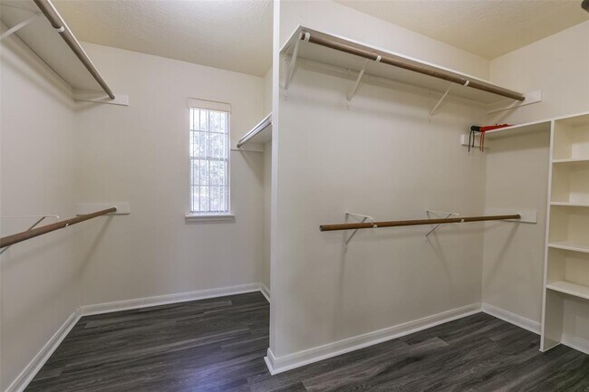 Building Photo - 2509 S Mission Cir