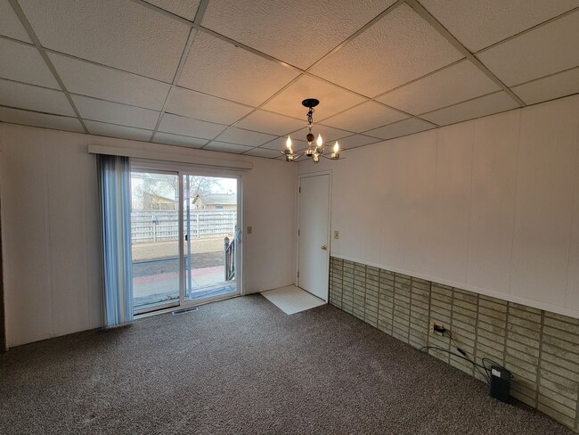 Building Photo - 321 W 5th St