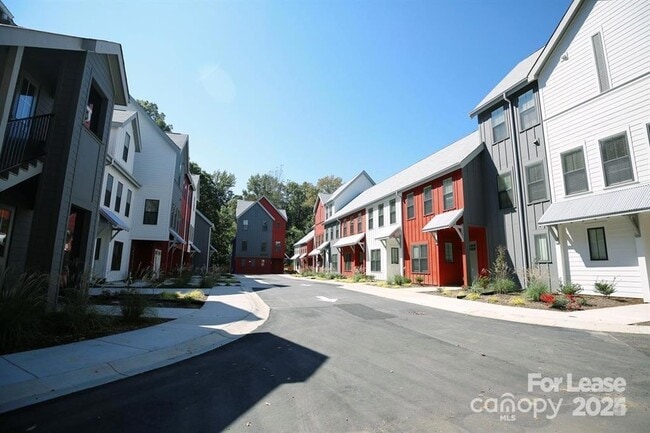 Building Photo - 2925 Commonwealth Ave