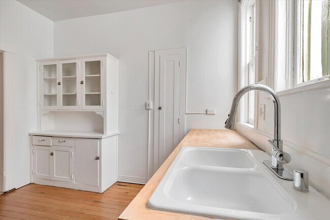 Building Photo - 1168 Church St