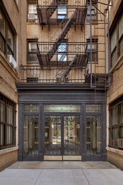 Building Photo - 69 Tiemann Pl