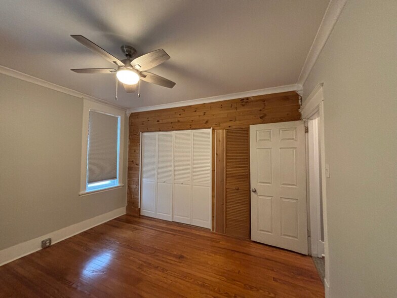 Building Photo - 260 Academy Ave