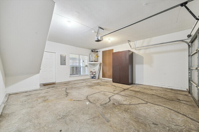 Building Photo - 9200 Westheimer Rd