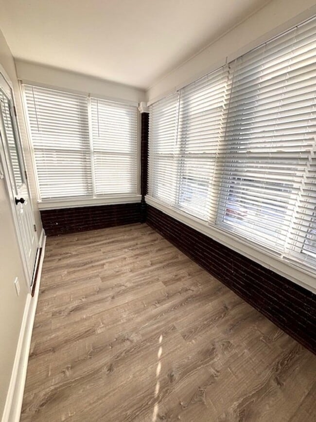 Building Photo - 3853 W Palmer St