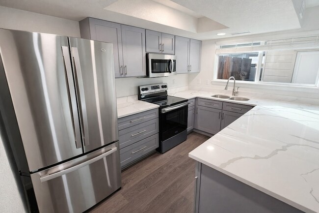 Building Photo - 16 Hill Top Ln