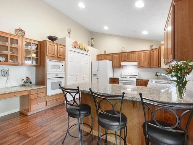 Building Photo - 806 N Knudson St