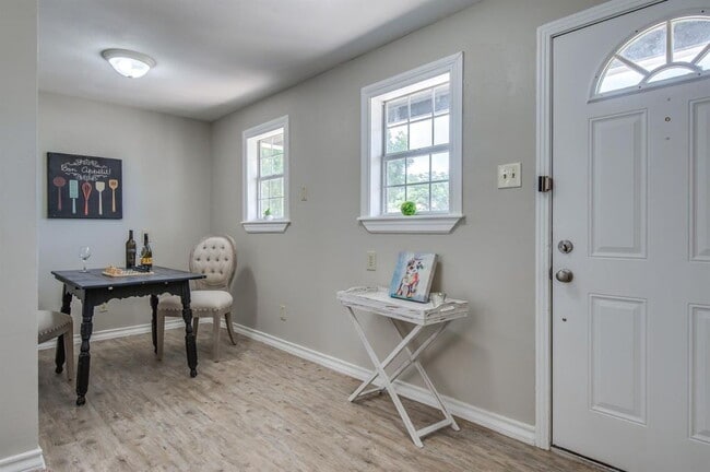 Building Photo - Move in specials available!
