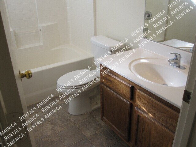 Building Photo - 427 S Sabrina