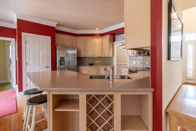 Building Photo - SHORT TERM - FURNISHED OR UNFURNISHED - SINGLE FAMILY - RBYCC