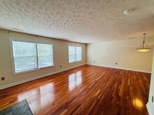 Building Photo - 305 Silver Leaf Dr NW