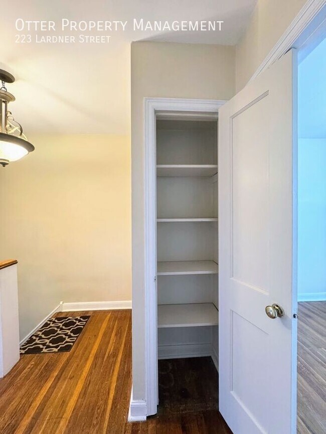 Building Photo - 223 Lardner St