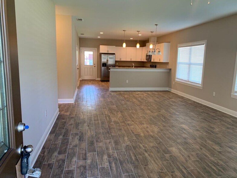 Living room, dining room, kitchen - 2273 Palo Alto St