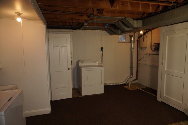 Building Photo - 137 Riverthorn Rd