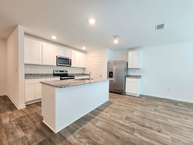 Building Photo - Lovely 4/2 available now in Raley Farms of...