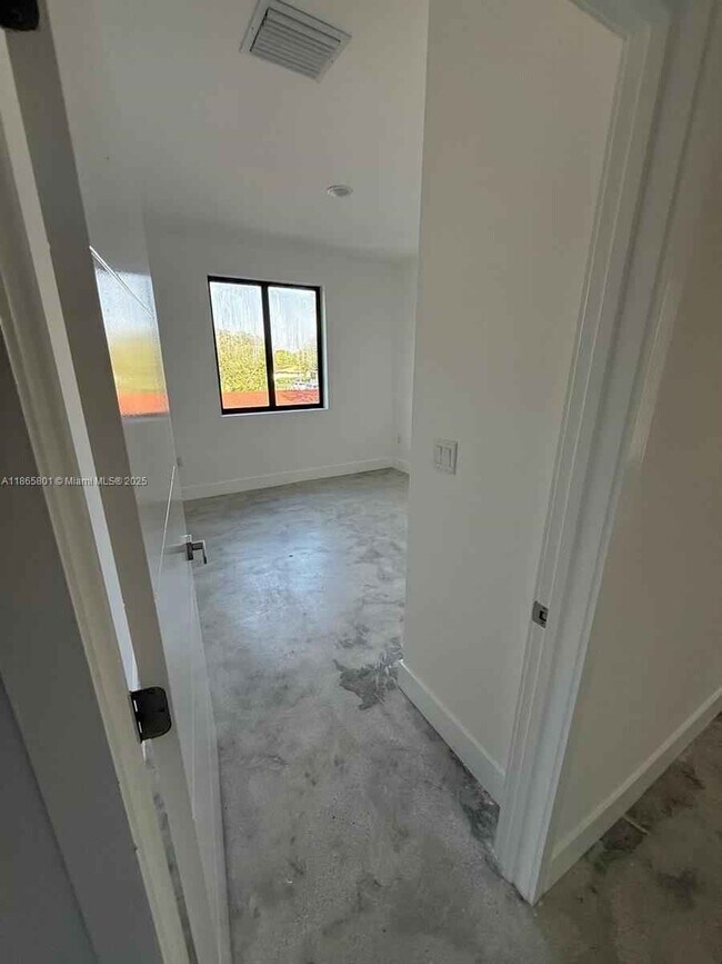 Building Photo - Northwest 99th Terrace, Miami, FL 33147 - 4 BR 3 BA townhouse