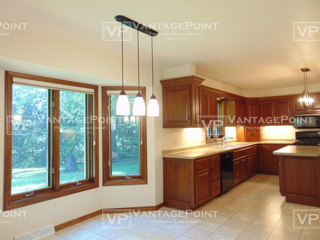 Building Photo - 1482 Parkway Dr