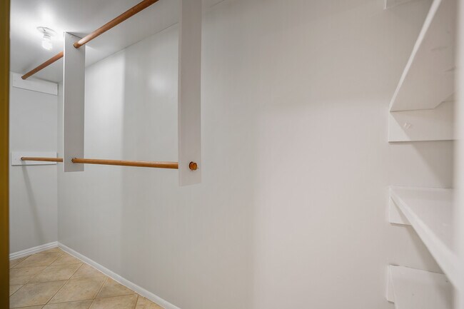 Building Photo - 7055 Avenida Leon