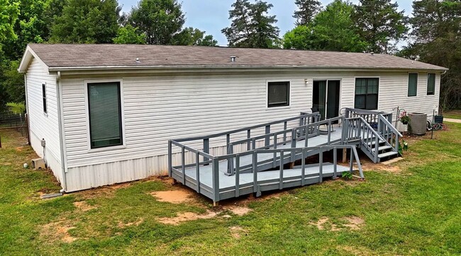 Building Photo - 4 Bedroom in Sabine ISD on 1.09 acres