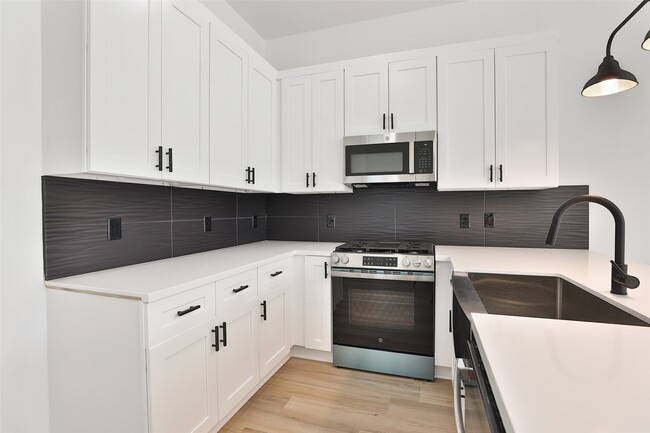 Building Photo - 8133 Cabot St